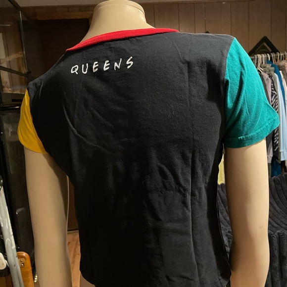 Colorful Graphic Crop Top - Picture 3 of 6